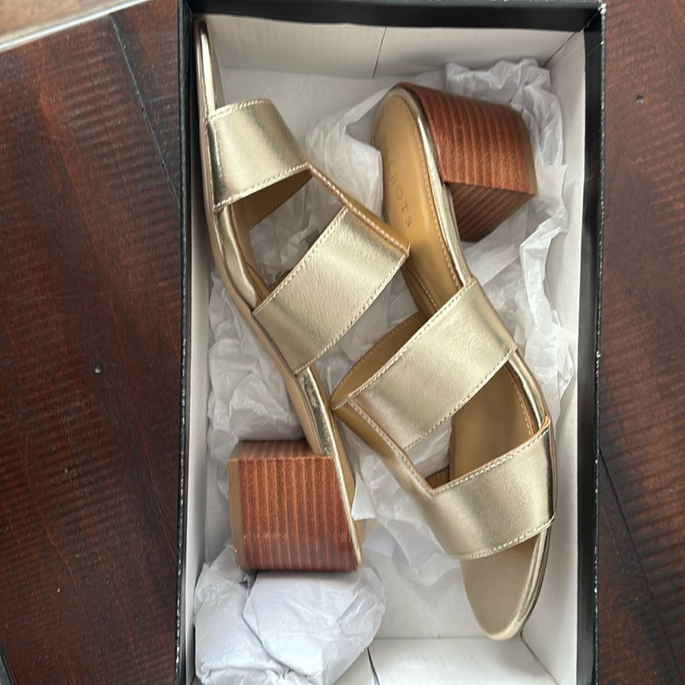 New never worn gold sandals. Size 9 M